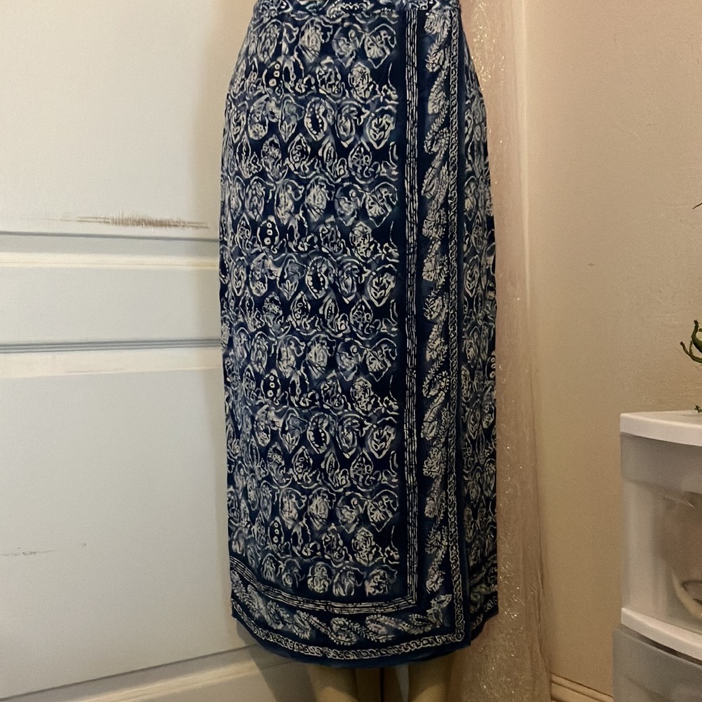 Vintage Skirt Charter Club 100% Silk Blue and Beige Paisley Print Wrap Skirt